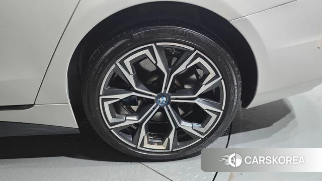 BMW i4 id 4201449 из Кореи 13