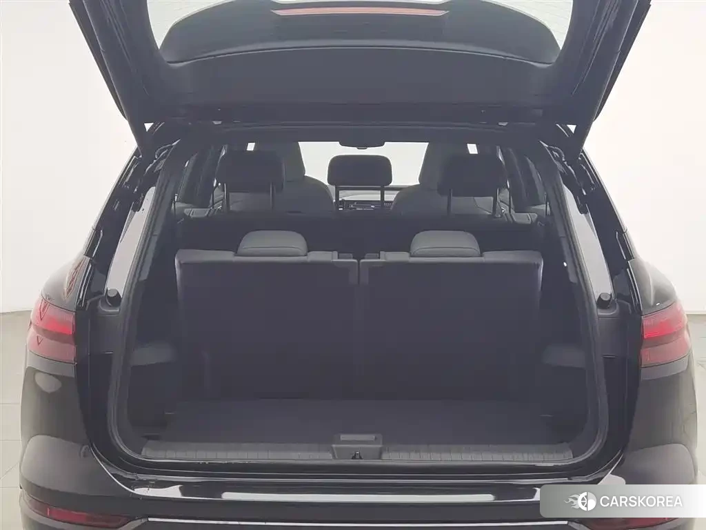 Audi Q5 e-tron id 4547556 из Китая 13