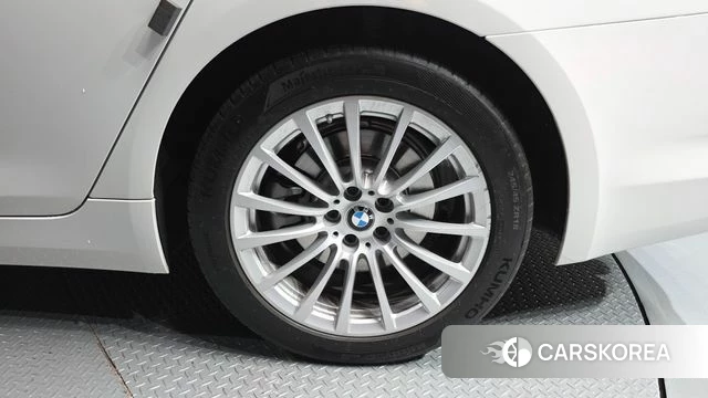 BMW 5 Series (G30) id 4245816 из Кореи 13