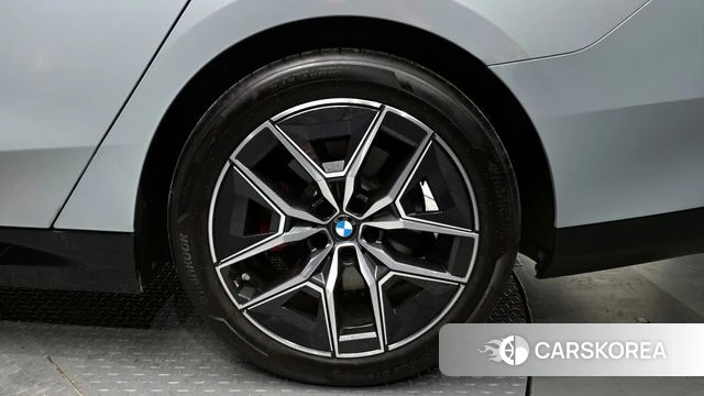 BMW 5 Series (G60) id 4380860 из Кореи 13
