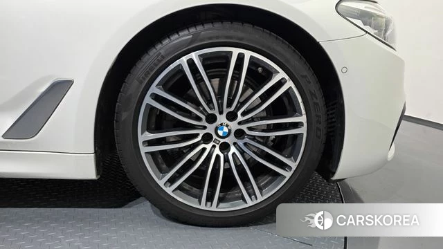 BMW 5 Series (G30) id 4429695 из Кореи 13