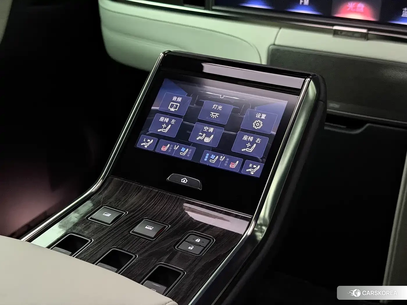 Lexus LM id 4628946 из Китая 13