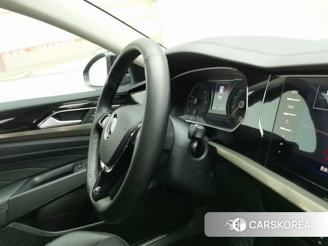 Volkswagen Passat PHEV id 4300927 из Китая 13
