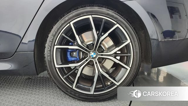 BMW 5 Series (G30) id 4506529 из Кореи 13