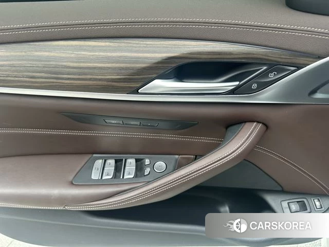 BMW 5 series PHEV id 4212696 из Китая 13