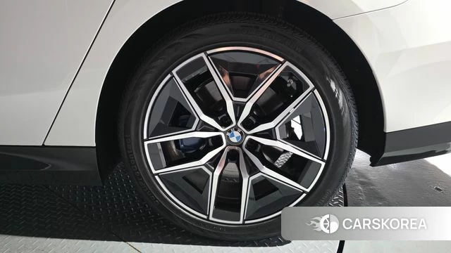 BMW 5 Series (G60) id 4892650 из Кореи 13