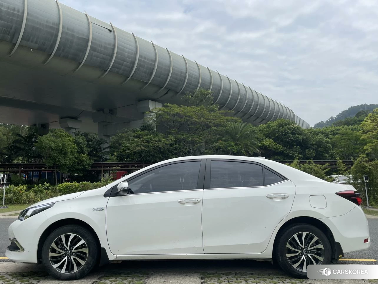 Toyota Corolla dual engine E+ id 4440581 из Китая 13