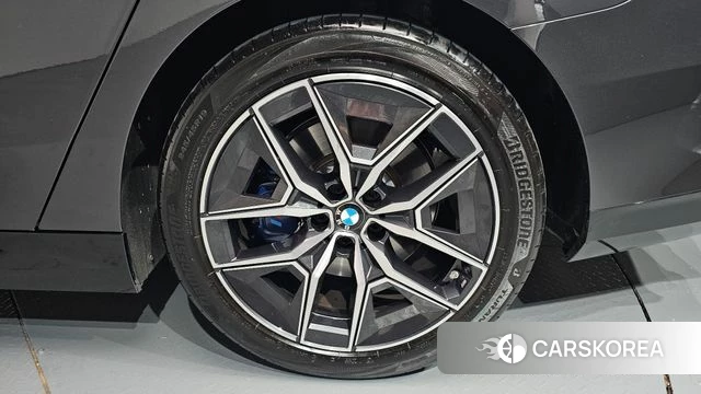 BMW 5 Series (G60) id 4302273 из Кореи 13