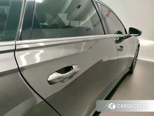 Audi A6L id 4328624 из Китая 13