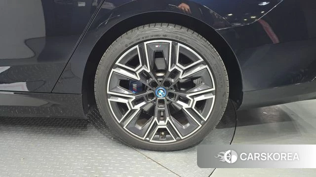 BMW 5 Series (G60) id 4623067 из Кореи 13