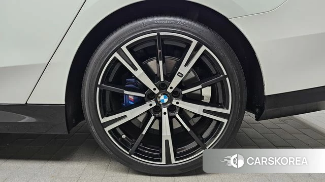 BMW 5 Series (G60) id 4710649 из Кореи 13