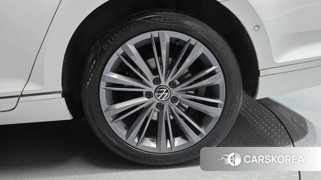 Volkswagen Passat GT (B8) id 4585683 из Кореи 13