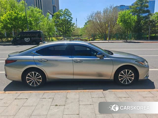 Lexus ES id 4272279 из Китая 13