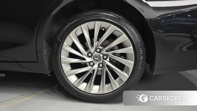 Lexus ES300h 7th generation id 4292475 из Кореи 13