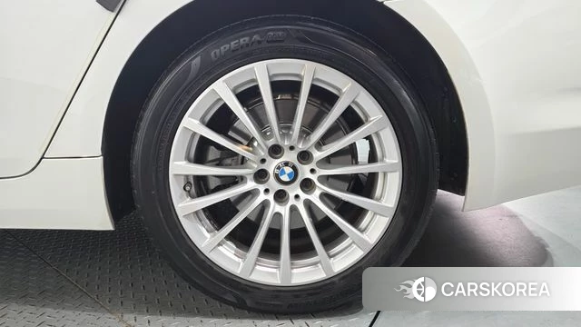 BMW 5 Series (G30) id 4836646 из Кореи 13