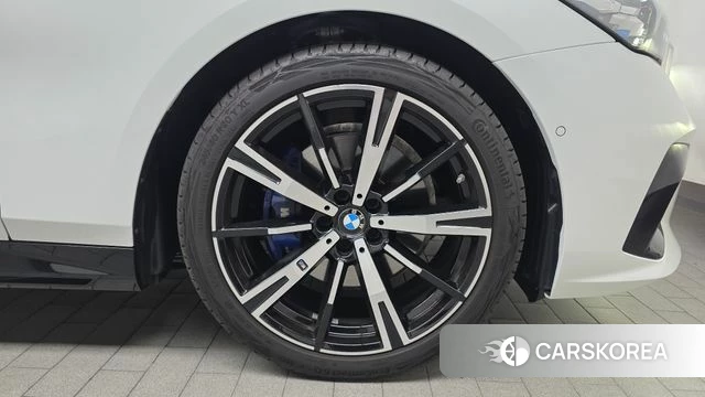 BMW 5 Series (G60) id 4532888 из Кореи 13