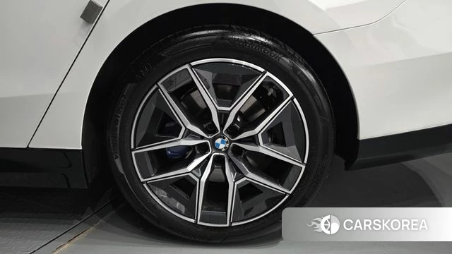 BMW 5 Series (G60) id 4686369 из Кореи 13