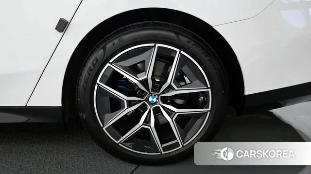 BMW 5 Series (G60) id 4279681 из Кореи 13