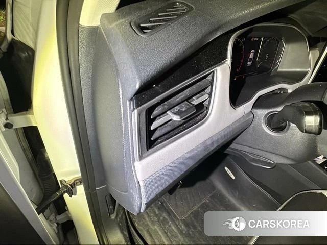 Volkswagen Bora id 4392058 из Китая 13