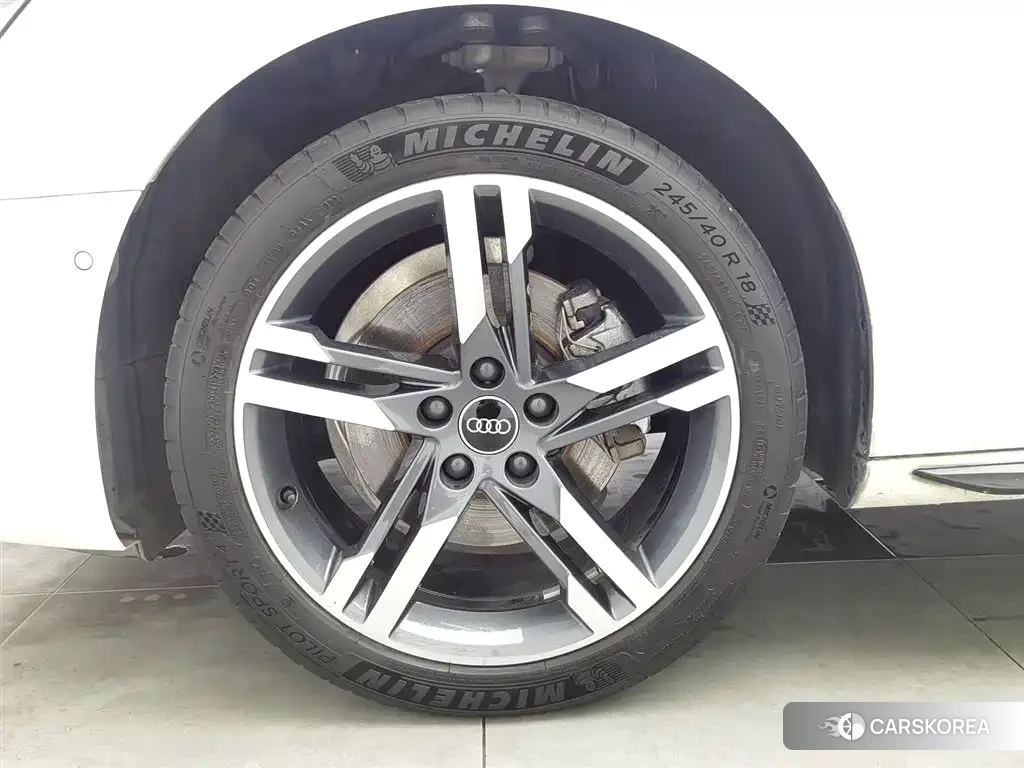 Audi A4L id 4655137 из Китая 13