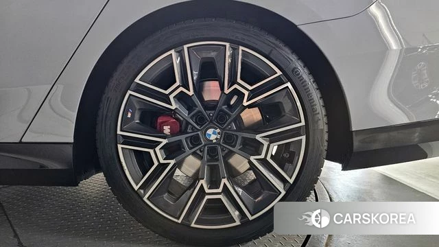 BMW 5 Series (G60) id 4314941 из Кореи 13
