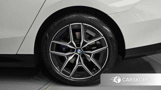 BMW 5 Series (G60) id 4515971 из Кореи 13