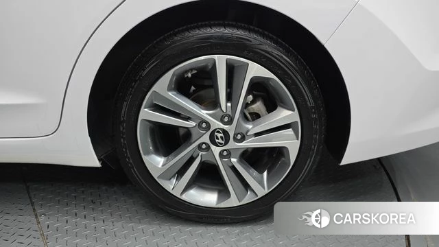 Hyundai Avante AD id 4502786 из Кореи 13