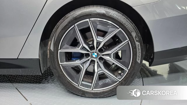 BMW 5 Series (G60) id 4729655 из Кореи 13