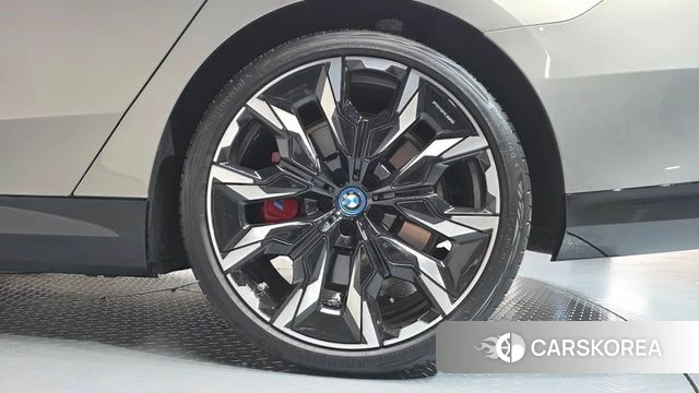 BMW 5 Series (G60) id 4548664 из Кореи 13