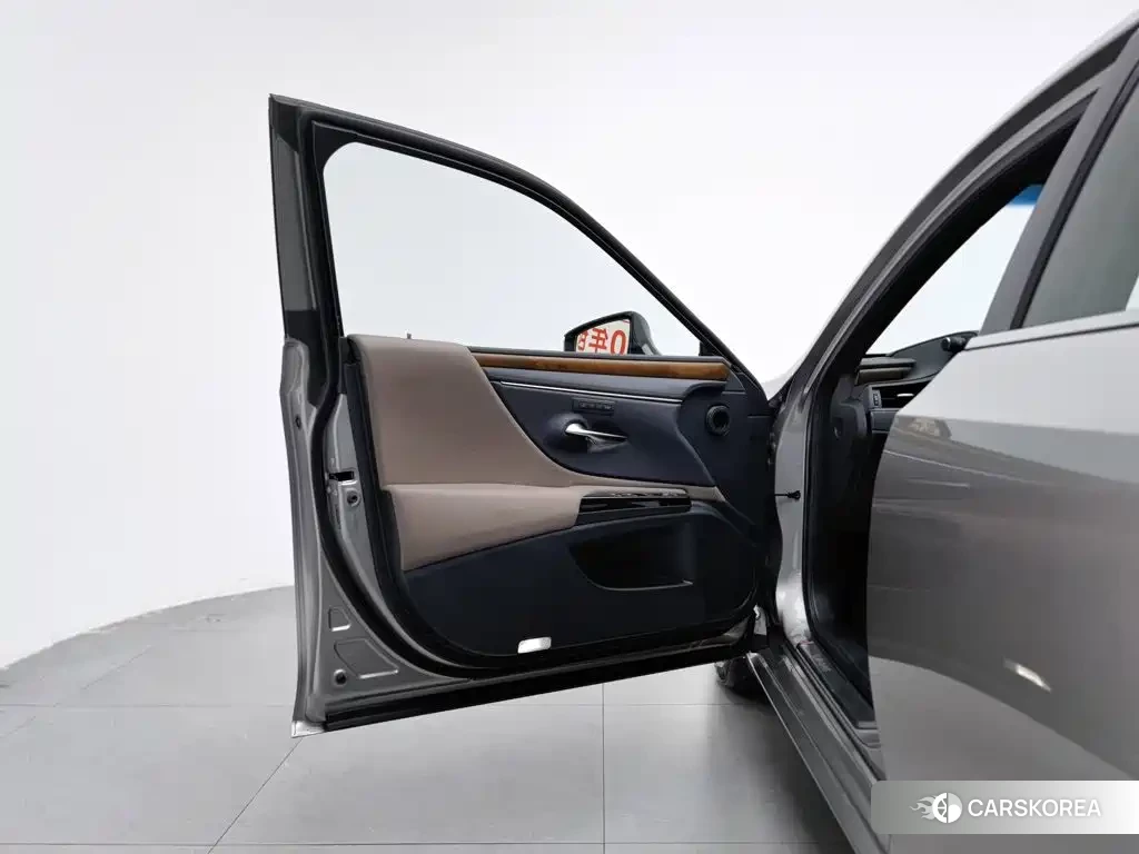 Lexus ES id 4669263 из Китая 13
