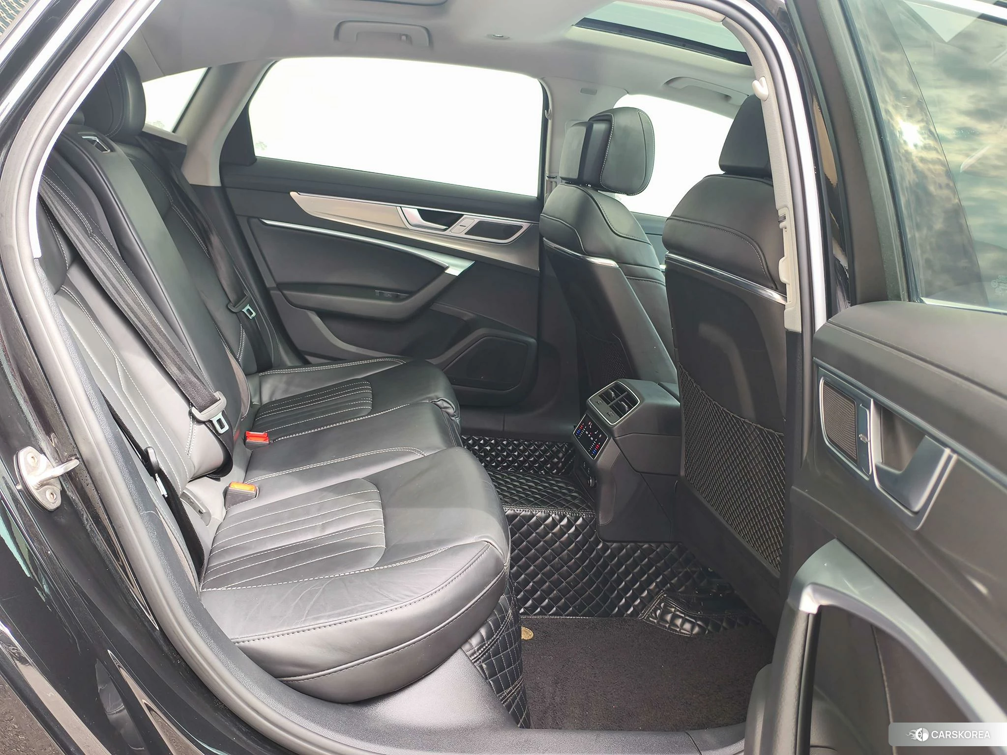 Audi A6L id 4513842 из Китая 13