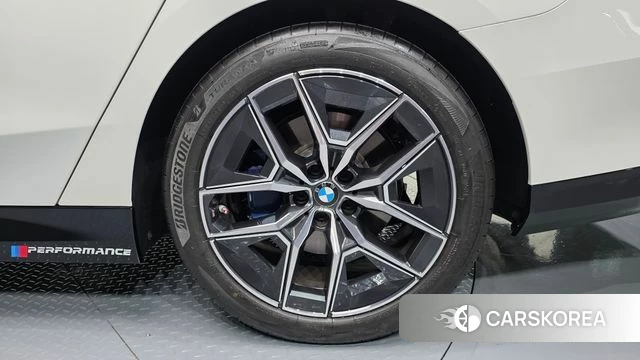 BMW 5 Series (G60) id 4791838 из Кореи 13