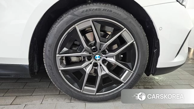 BMW 5 Series (G60) id 4548652 из Кореи 13