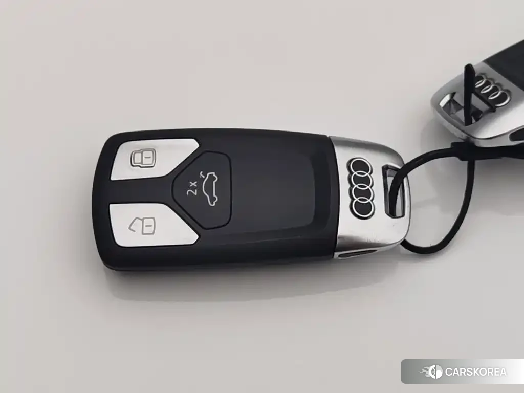 Audi Q5L id 4601879 из Китая 13