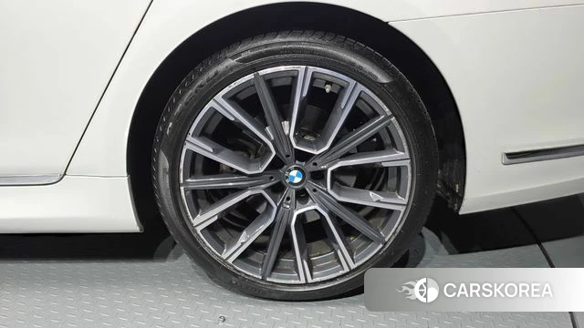 BMW 7 Series (G11) id 4250459 из Кореи 13