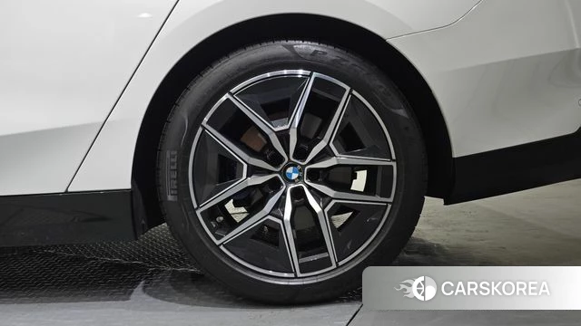 BMW 5 Series (G60) id 4505251 из Кореи 13