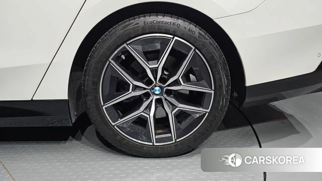 BMW 5 Series (G60) id 4579080 из Кореи 13