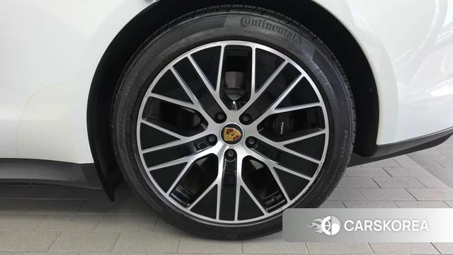 Porsche Taycan id 4880071 из Кореи 13