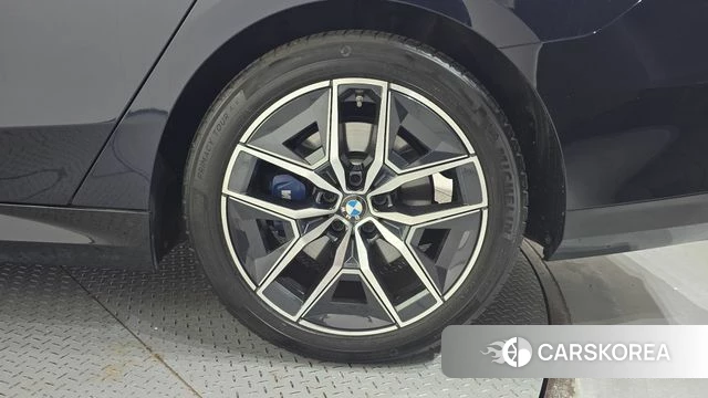 BMW 5 Series (G60) id 4591150 из Кореи 13