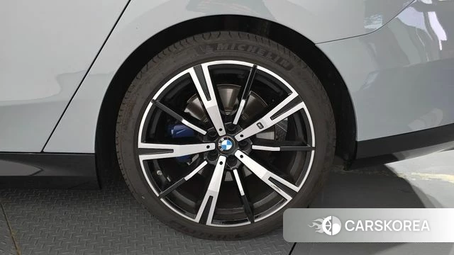 BMW 5 Series (G60) id 4515758 из Кореи 13