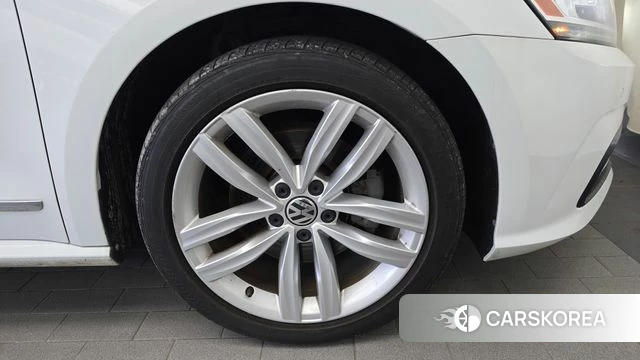 Volkswagen The New Passat id 4698824 из Кореи 13