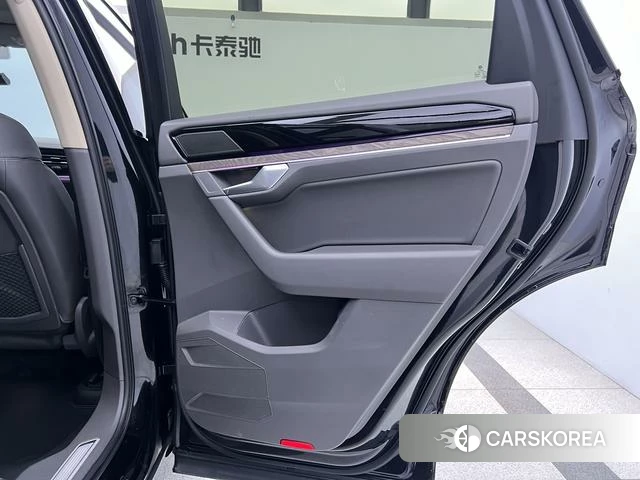 Volkswagen Touareg id 4297802 из Китая 13