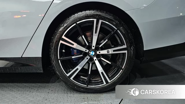 BMW 5 Series (G60) id 4349163 из Кореи 13