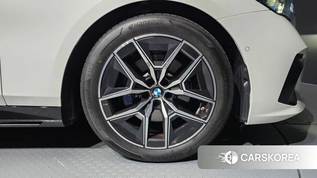 BMW 5 Series (G60) id 4791903 из Кореи 13