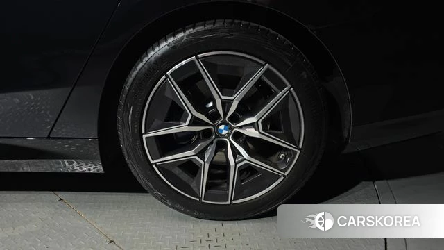 BMW 5 Series (G60) id 4916323 из Кореи 13