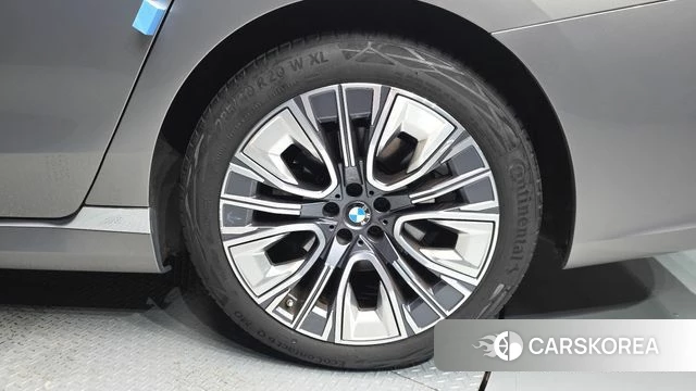 BMW 7 Series (G70) id 4650347 из Кореи 13