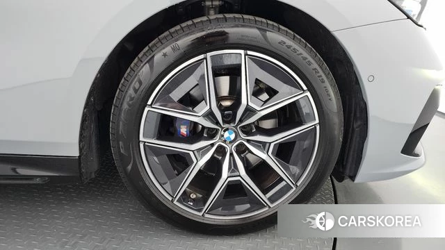 BMW 5 Series (G60) id 4360021 из Кореи 13