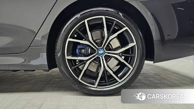BMW 5 Series (G30) id 4506093 из Кореи 13