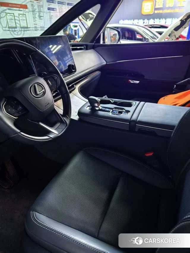 Lexus LM id 4328738 из Китая 13