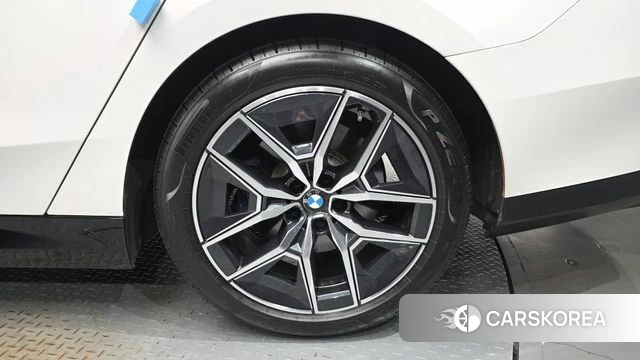 BMW 5 Series (G60) id 4432830 из Кореи 13